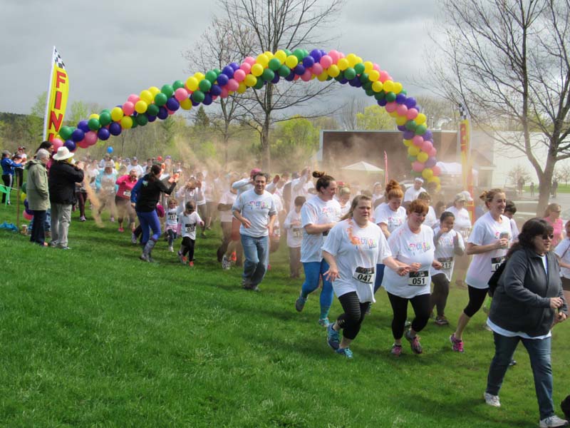 Participants starting the 2021 Clara Martin Center Color Run at the balloon arch